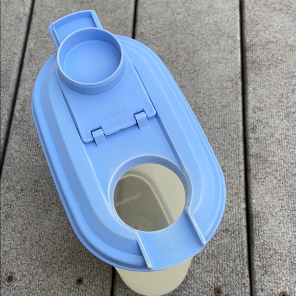 ☀️ Small Tupperware Pitcher - Picture 2 of 5